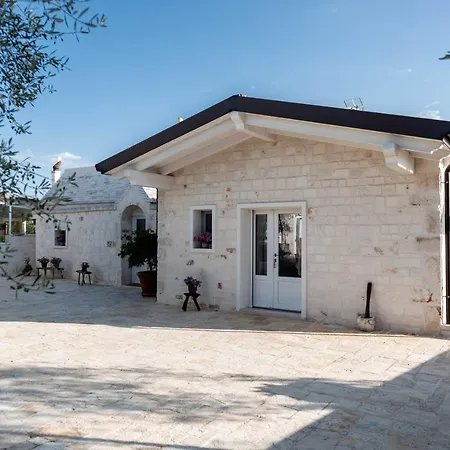 Il Trullo Delle Due Lune Bed & Breakfast